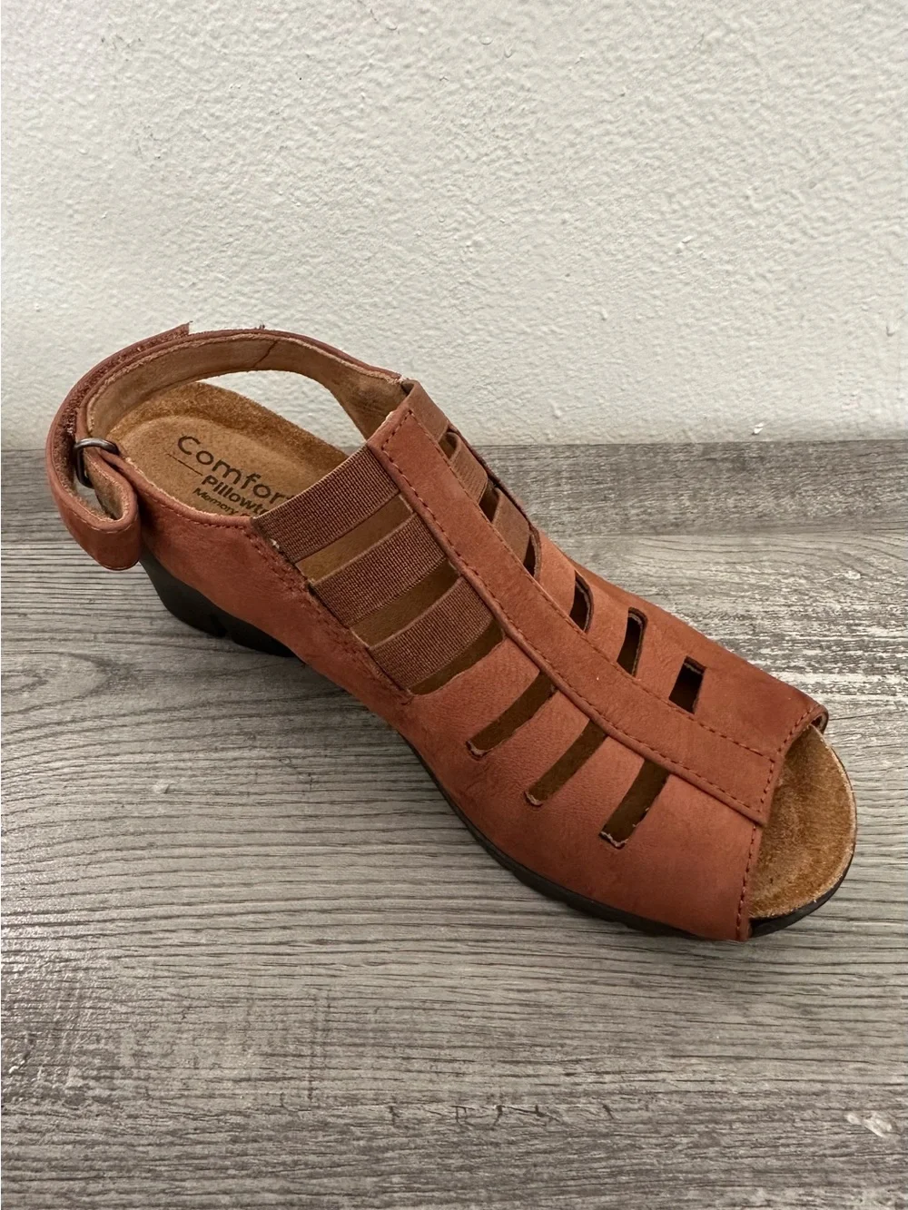 Alana  Comfortiva Women's Rust Brown Wedge Sandals Size 6